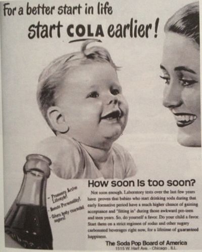 Архивный рекламный плакат CocaCola с грудным ребенком.